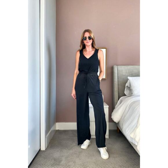 Athleta Savannah Black Wrinkle Resistant V Neck Drawstring Jumpsuit Size 4 - Picture 6 of 6